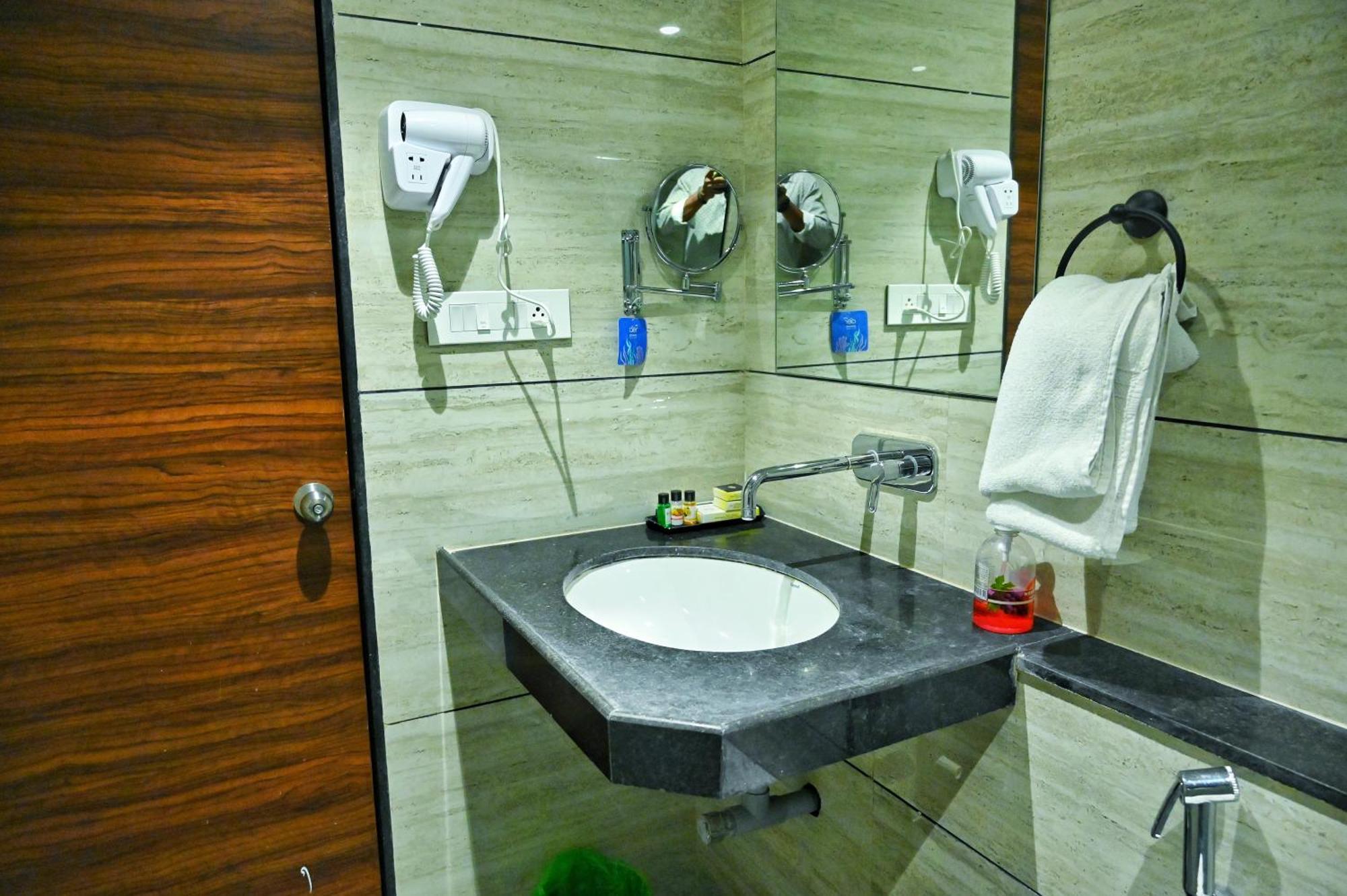 The One Hotel נאסיק מראה חיצוני תמונה